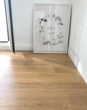 Eligna - Natural Varnished Oak EL896