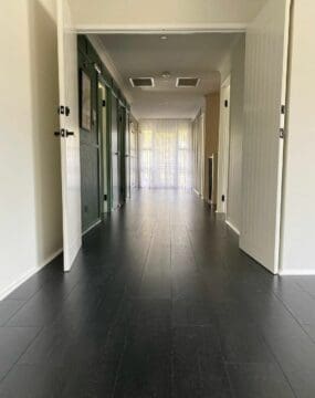 Capture - Painted Oak Black SIG4755