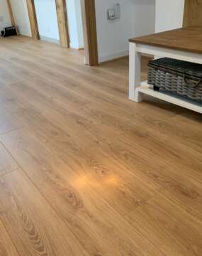 Elka 8mm - Rustic Oak ELV281AP